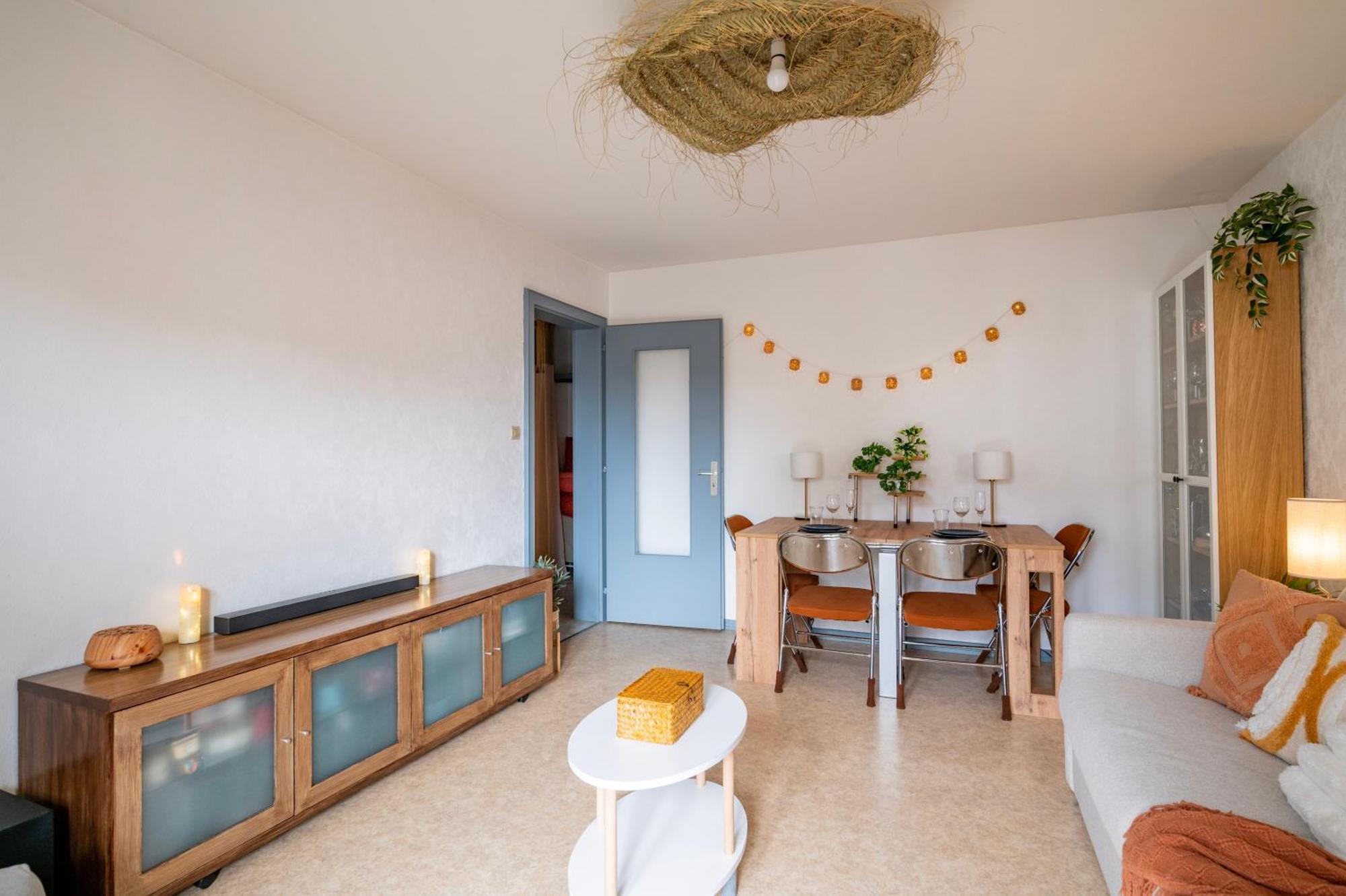 Cathyvoyages Com - Balcon - Netflix Prime Videoprojecteur - Garage Possible Ou Parking Gratuit Rue - Centre 8 Min Et Gare 5 Min En Tram - Confort Et Proprete Appartement *