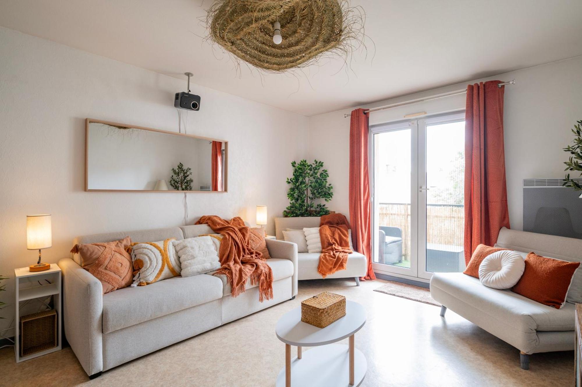 Cathyvoyages Com - Balcon - Netflix Prime Videoprojecteur - Garage Possible Ou Parking Gratuit Rue - Centre 8 Min Et Gare 5 Min En Tram - Confort Et Proprete Appartement *