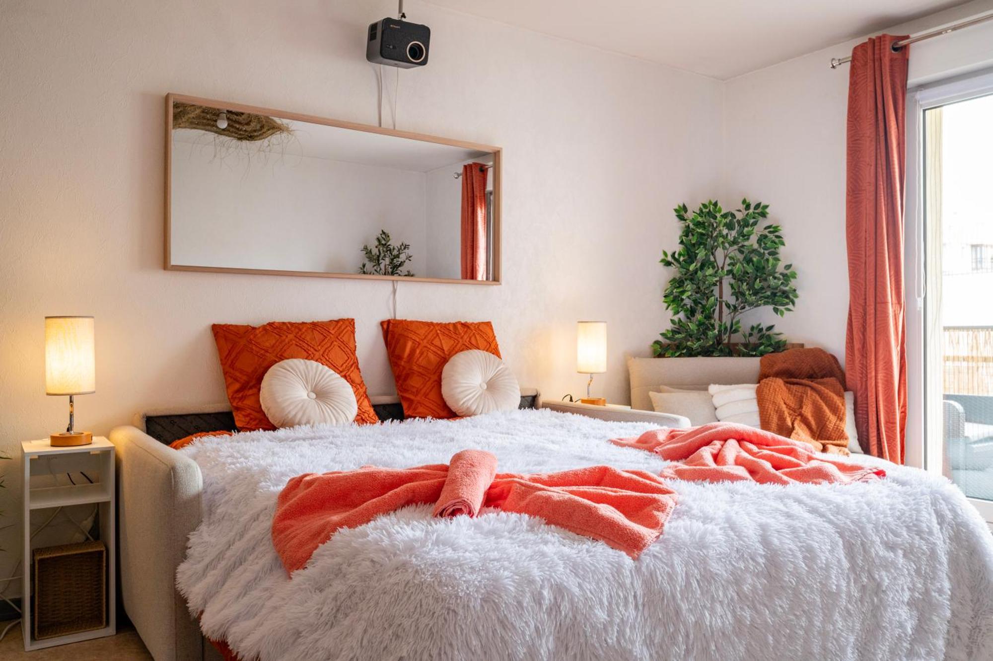Appartement Cathyvoyages Com - Balcon - Netflix Prime Videoprojecteur - Garage Possible Ou Parking Gratuit Rue - Centre 8 Min Et Gare 5 Min En Tram - Confort Et Proprete